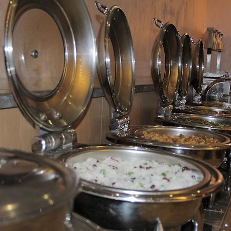 Momona Hotel Addis Abeba Buitenkant foto