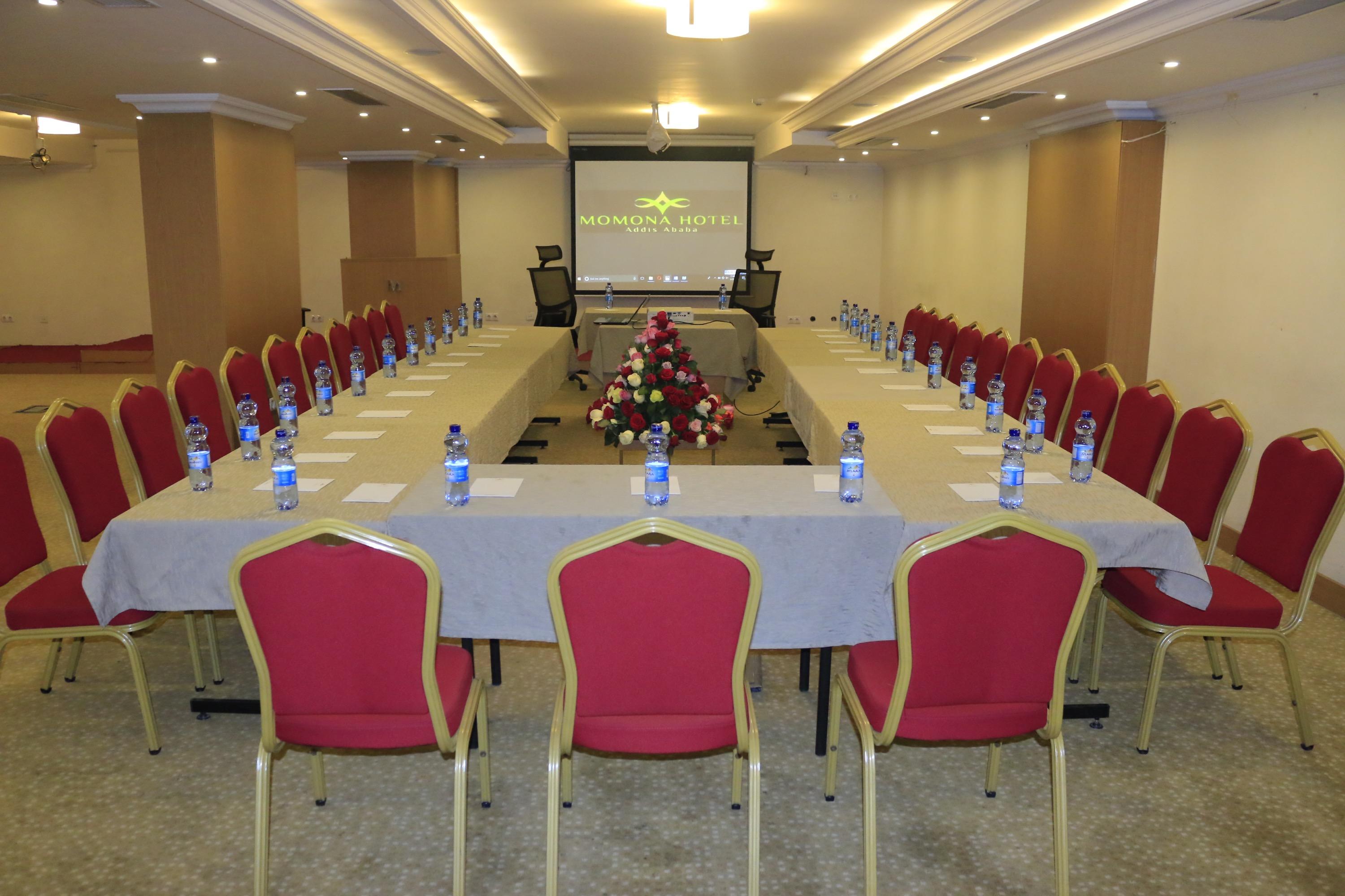Momona Hotel Addis Abeba Buitenkant foto