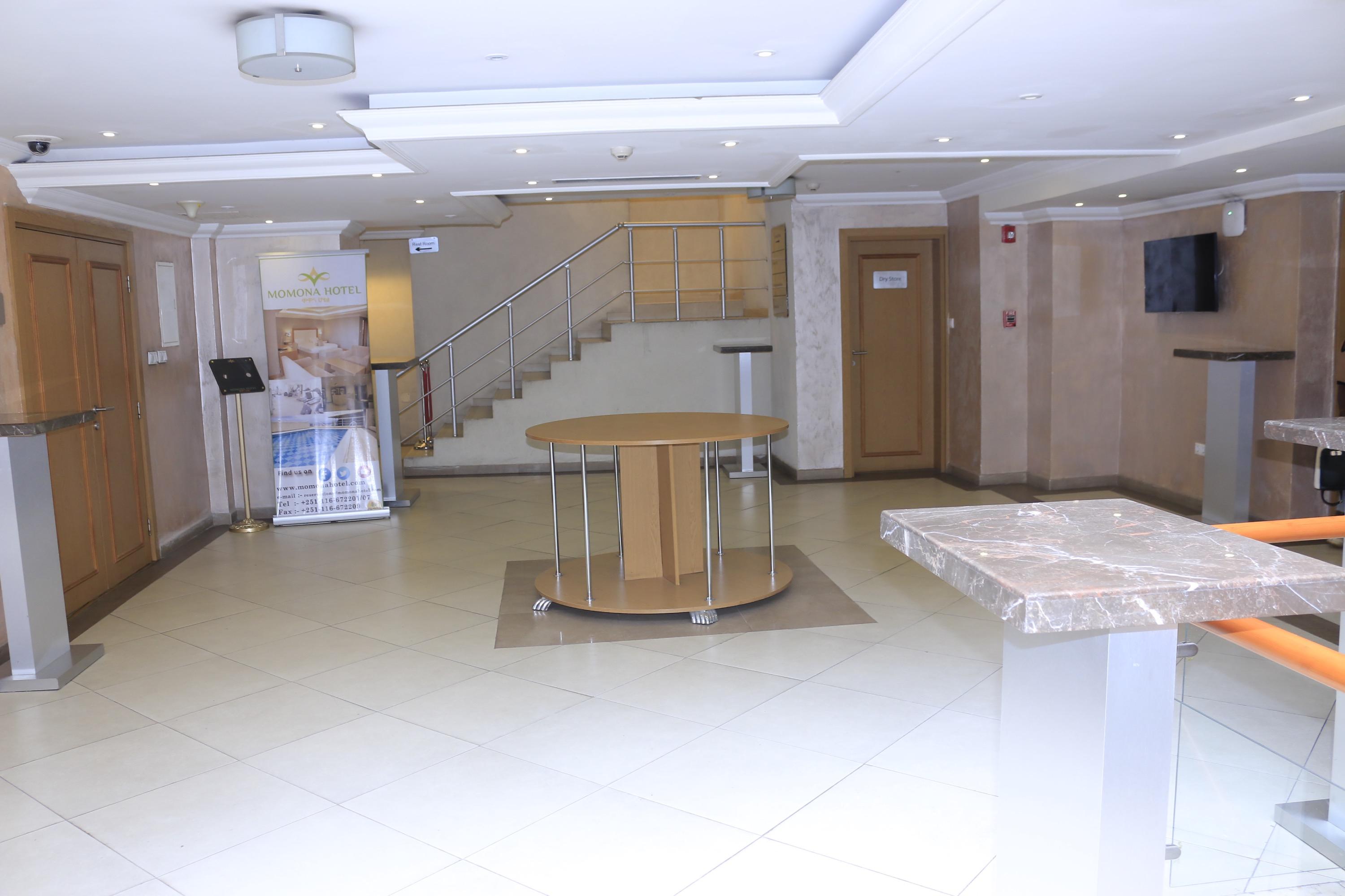 Momona Hotel Addis Abeba Buitenkant foto