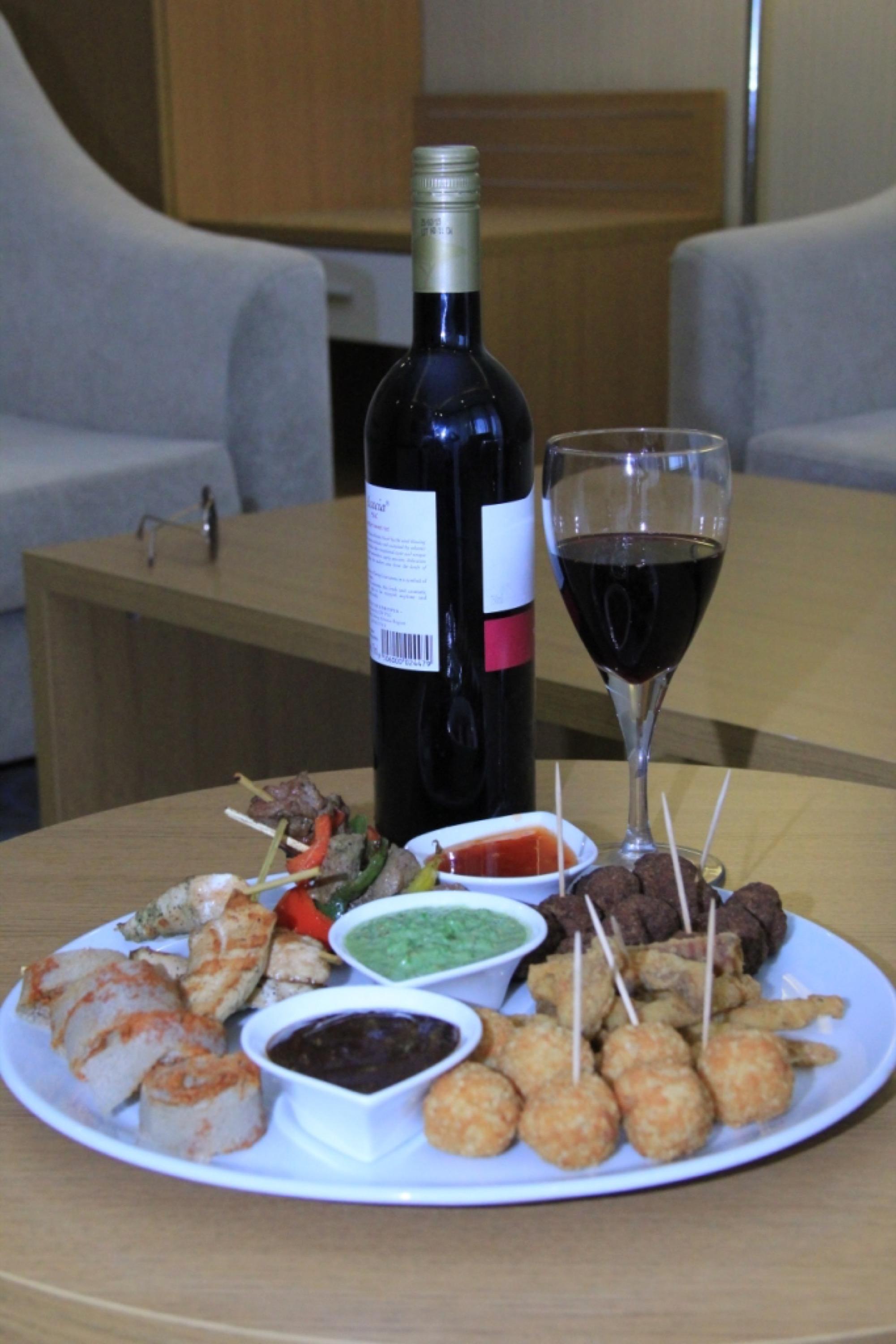 Momona Hotel Addis Abeba Buitenkant foto