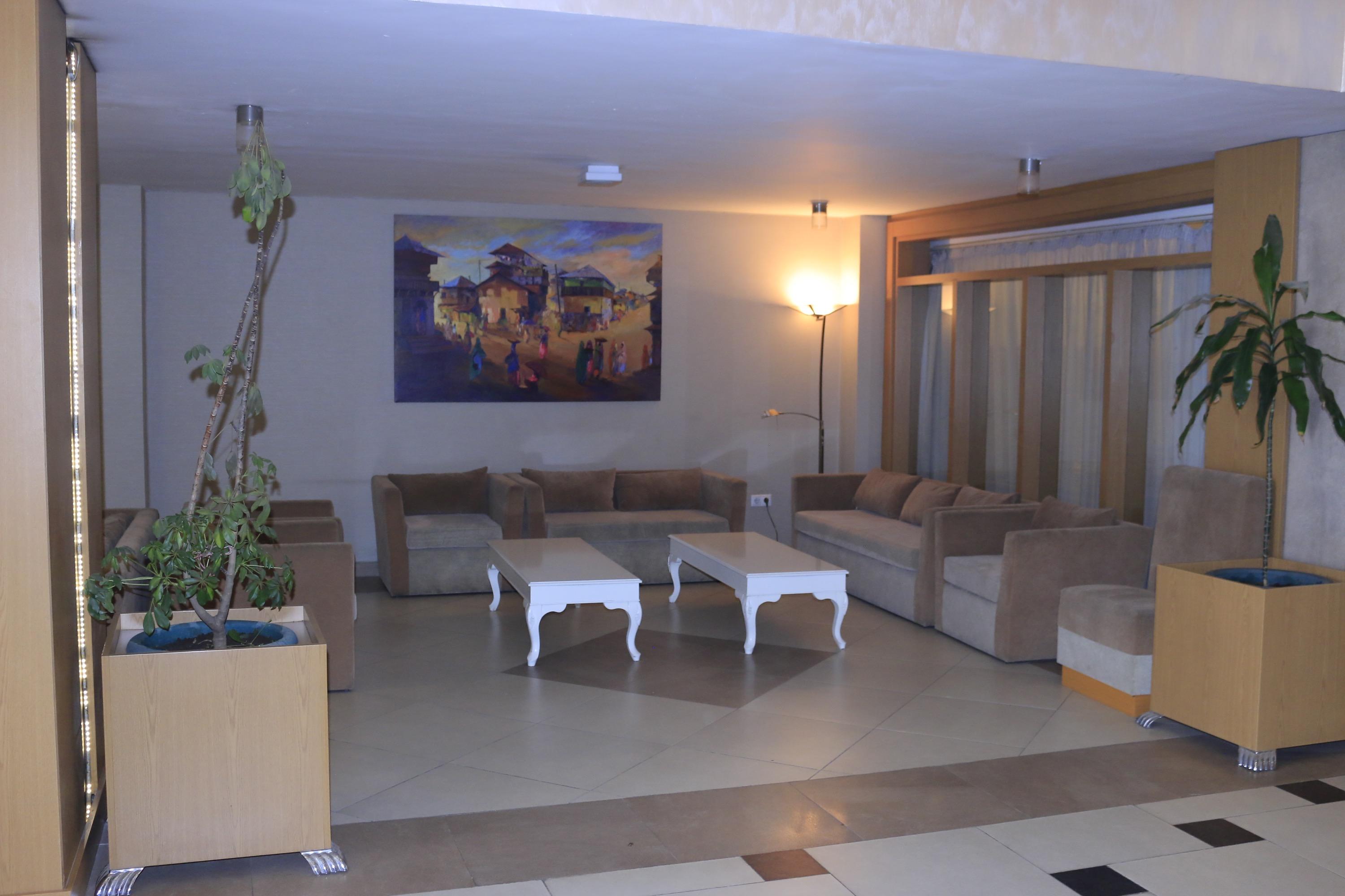 Momona Hotel Addis Abeba Buitenkant foto