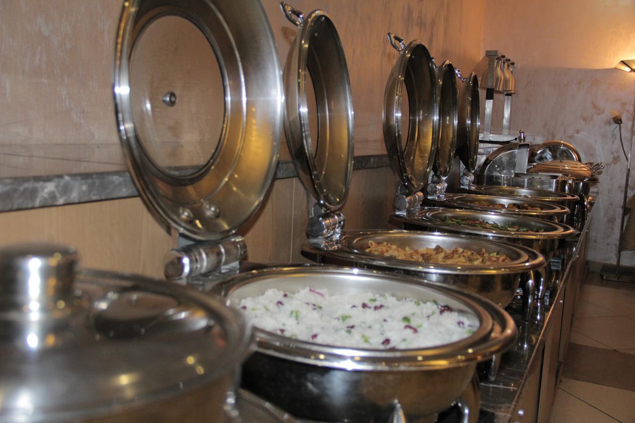 Momona Hotel Addis Abeba Buitenkant foto