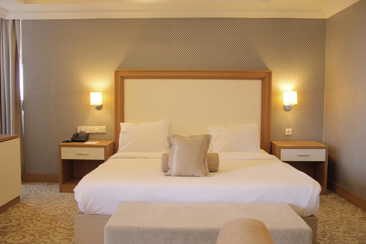 Momona Hotel Addis Abeba Buitenkant foto