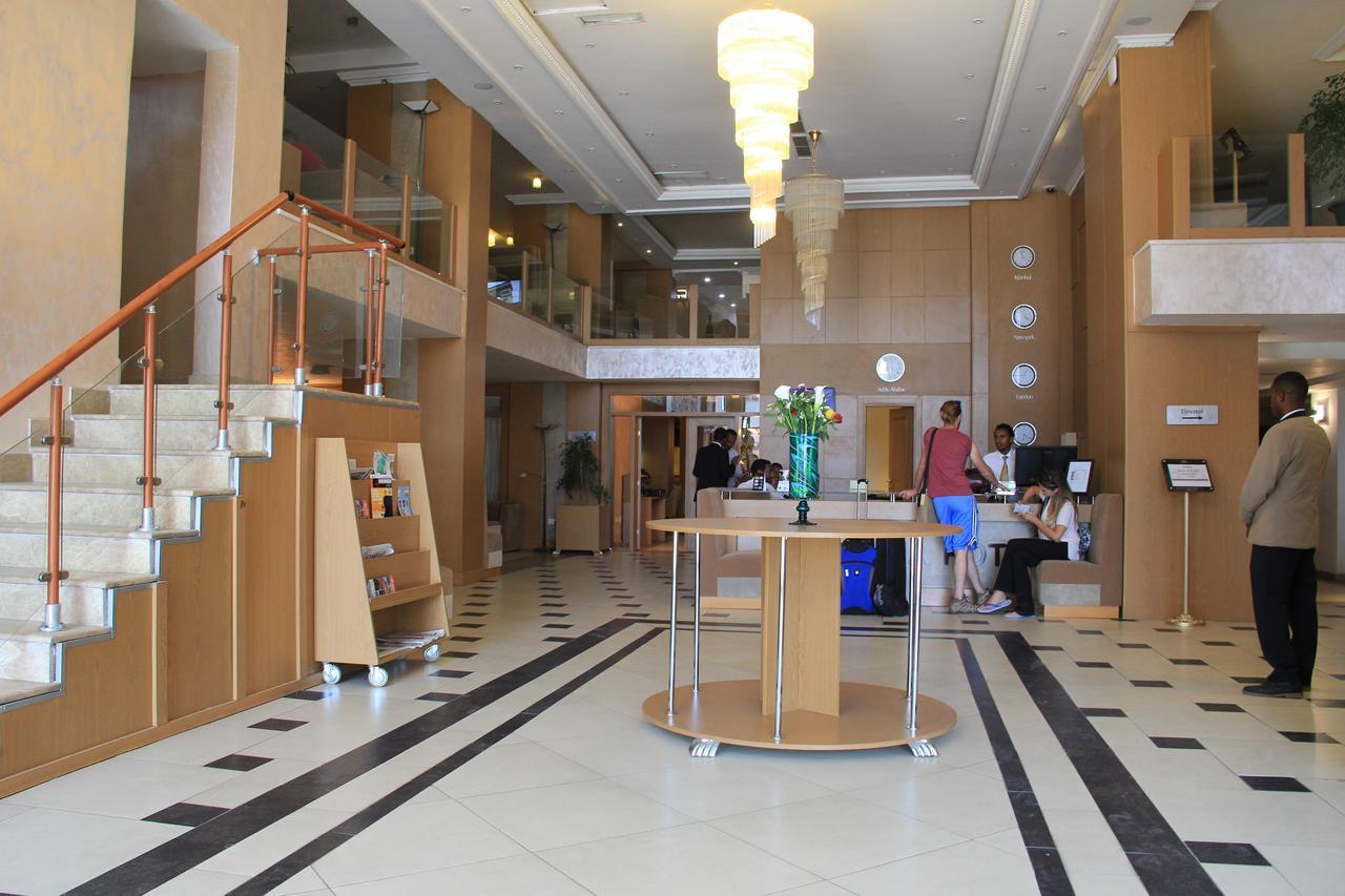Momona Hotel Addis Abeba Buitenkant foto