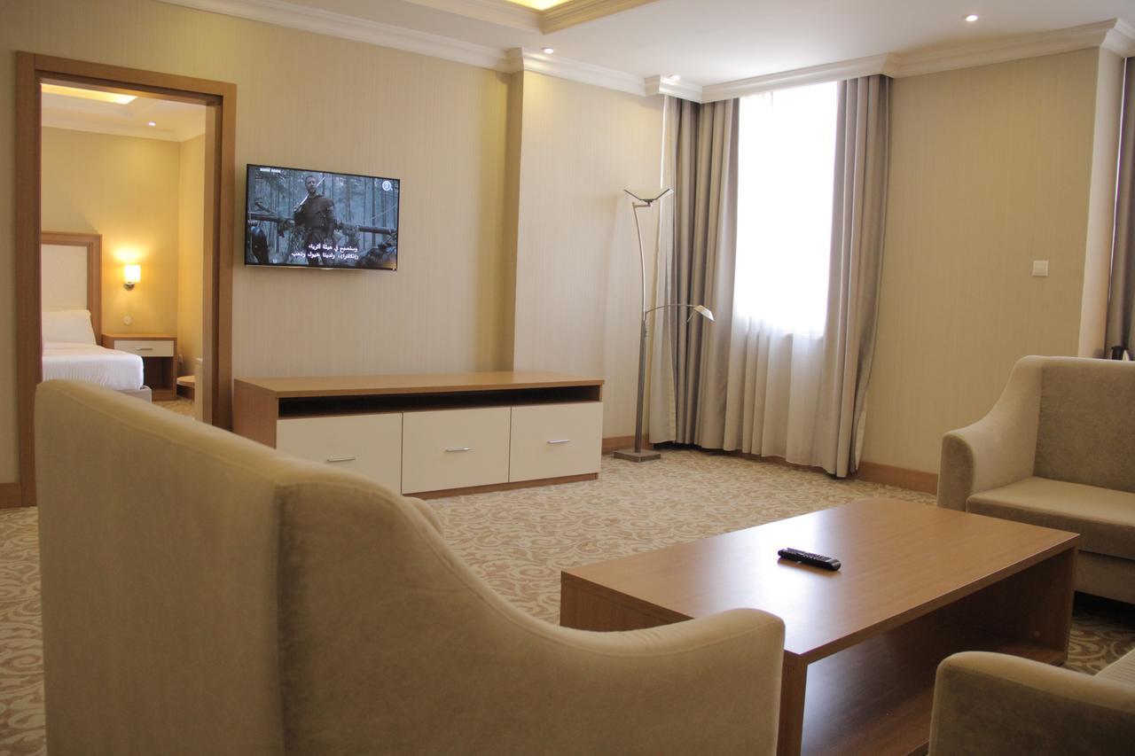 Momona Hotel Addis Abeba Buitenkant foto