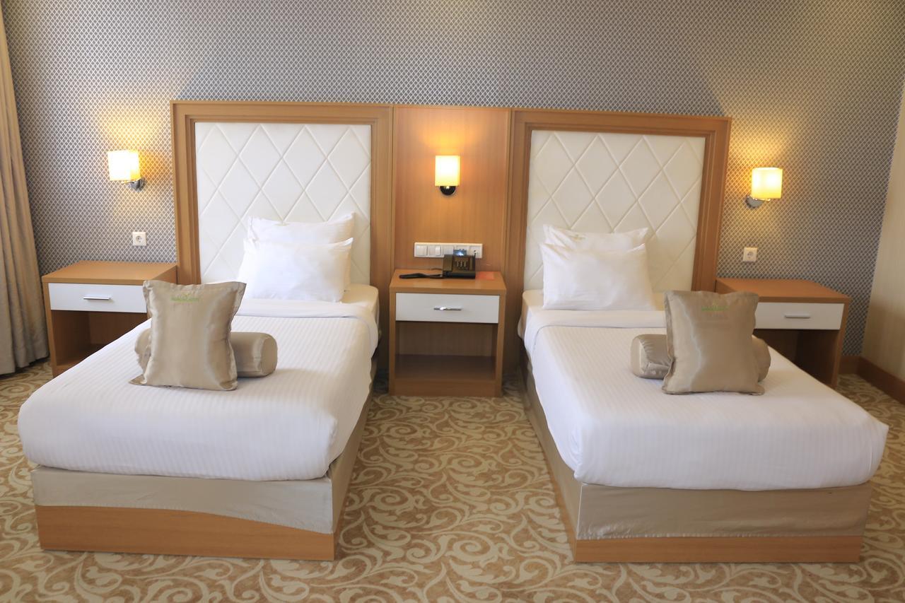 Momona Hotel Addis Abeba Buitenkant foto