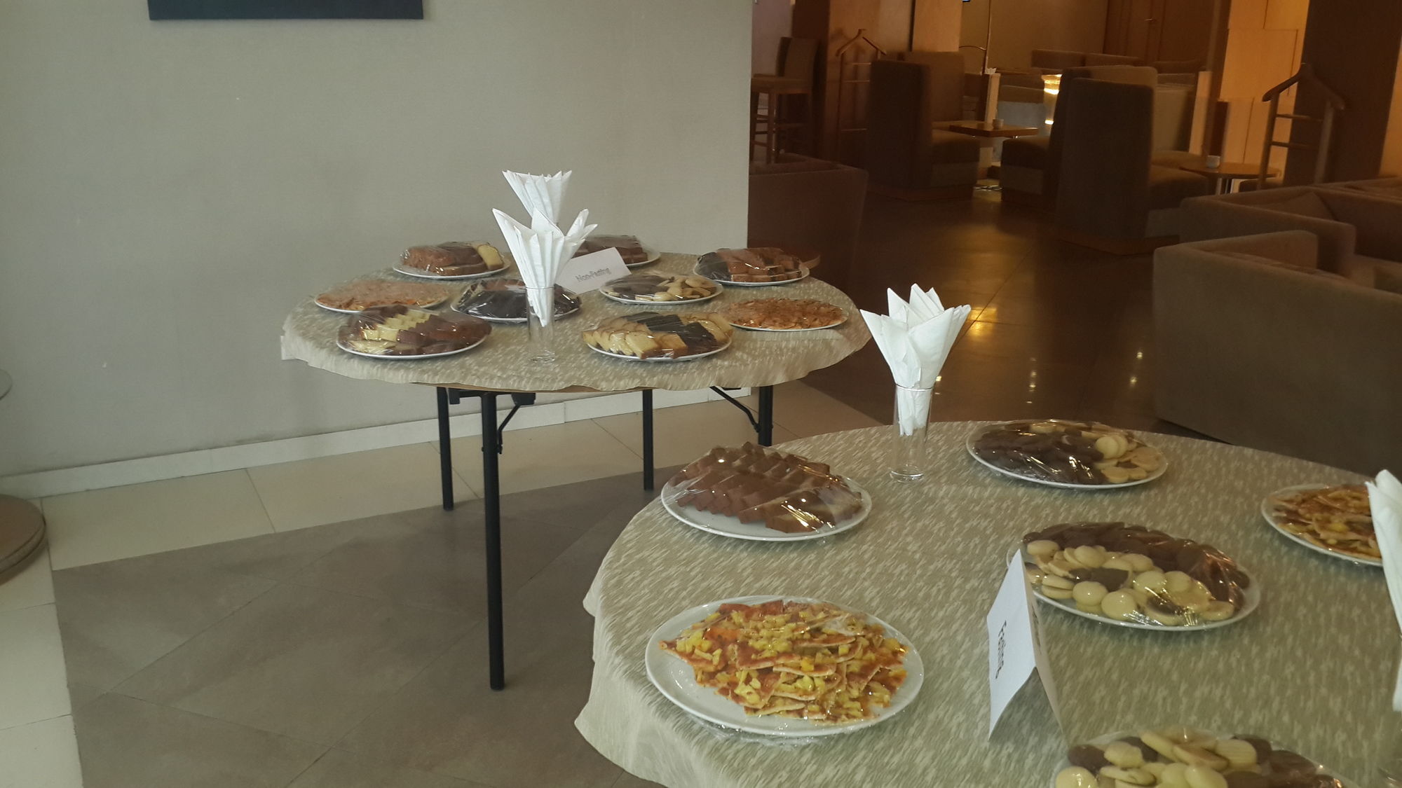 Momona Hotel Addis Abeba Buitenkant foto