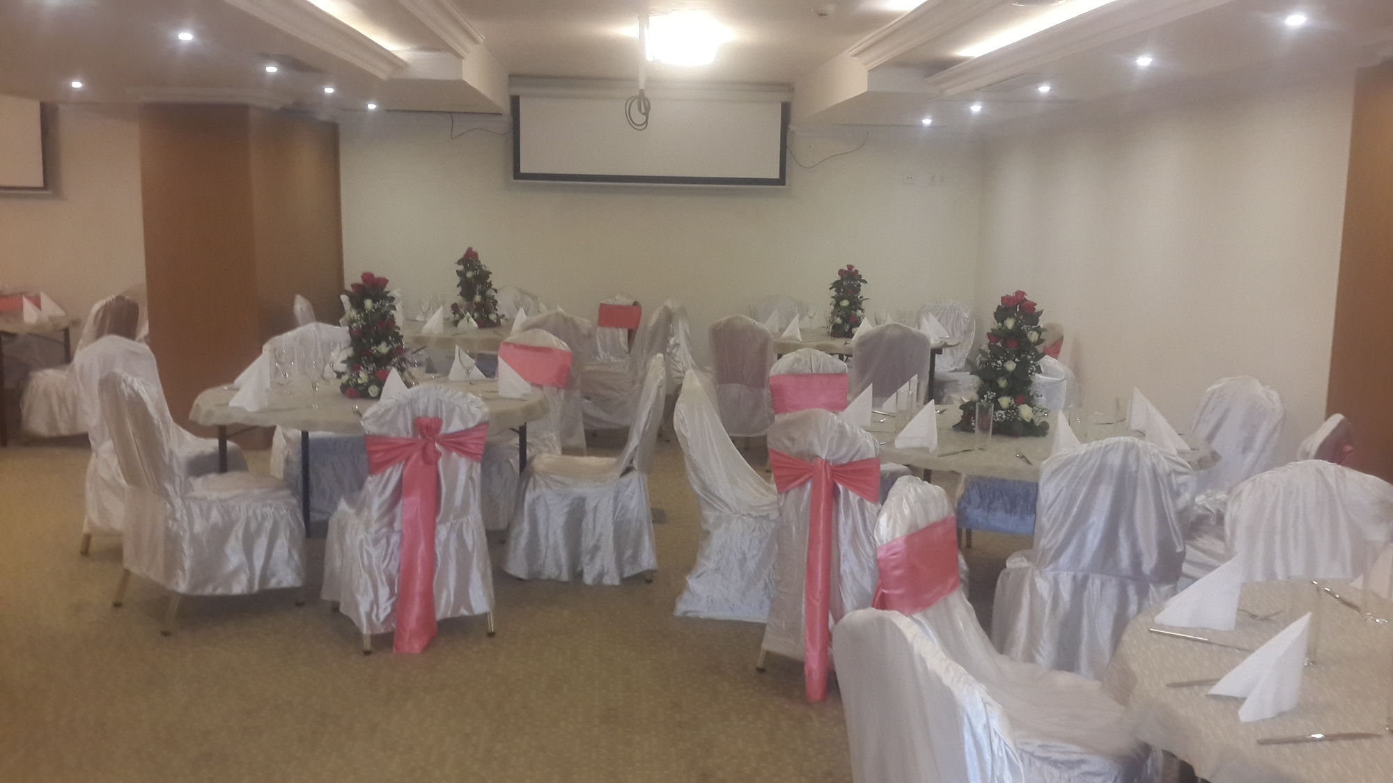 Momona Hotel Addis Abeba Buitenkant foto