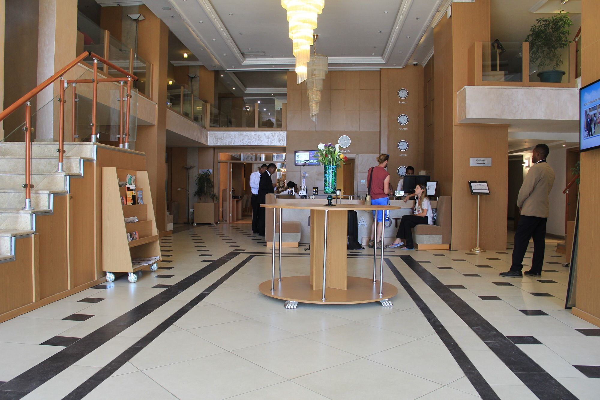 Momona Hotel Addis Abeba Buitenkant foto